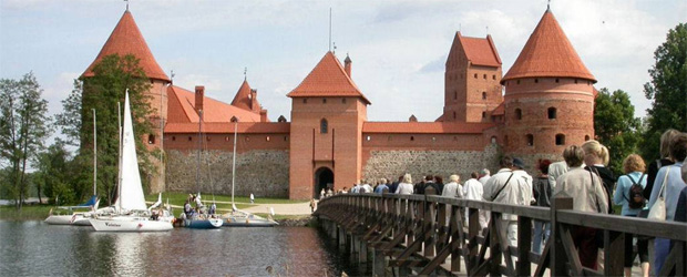 Вильнюс (столица Литвы) известен архитектурой и соборами