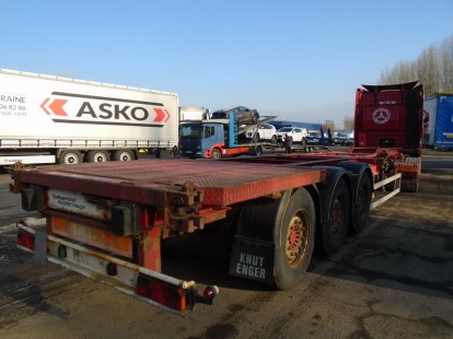 Полуприцеп контейнеровоз Schweriner A10610